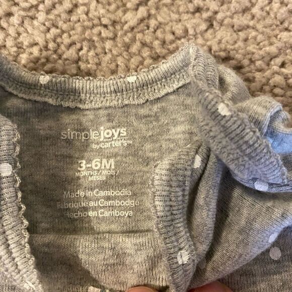 2 Carters 3-6 months outfit includes 2 onesie and 2 pants NWOT pink white gray - Picture 4 of 5